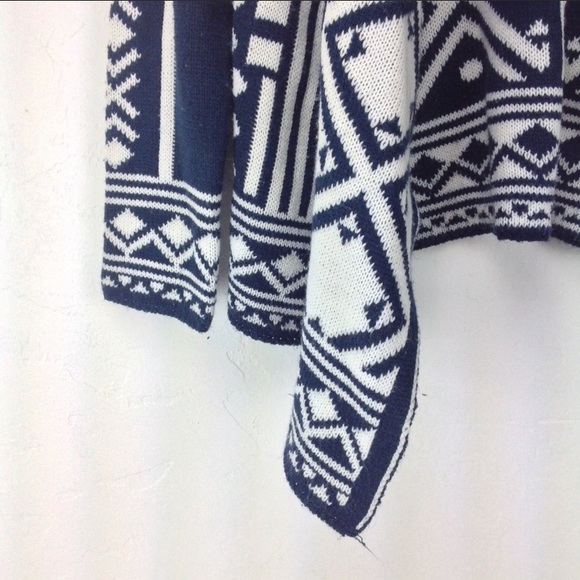 Navy/White Graphic Geometric Bold Waterfall Cardi - Picture 4 of 7